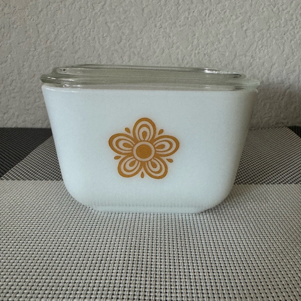 Pyrex Butterfly Gold Refrigerator Dish